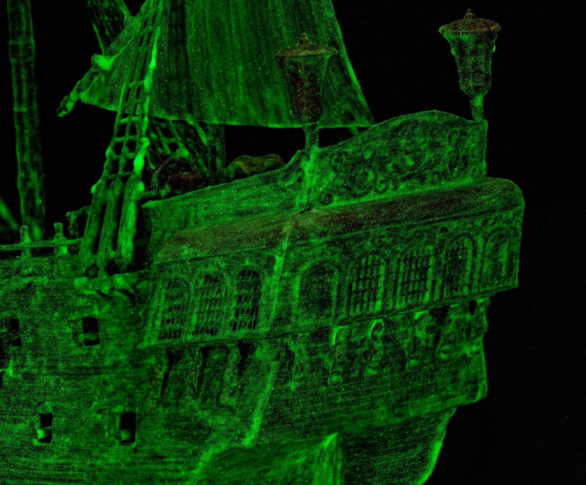 Ghost Ship (easy-click) with "Night Color"