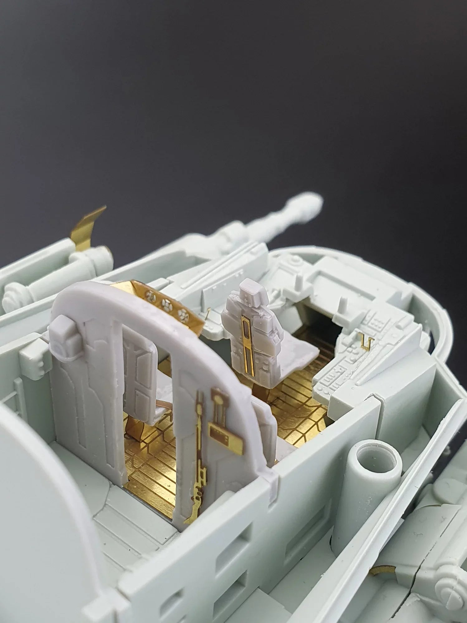 The Mandalorian: Razor Crest "Platinum Edition"